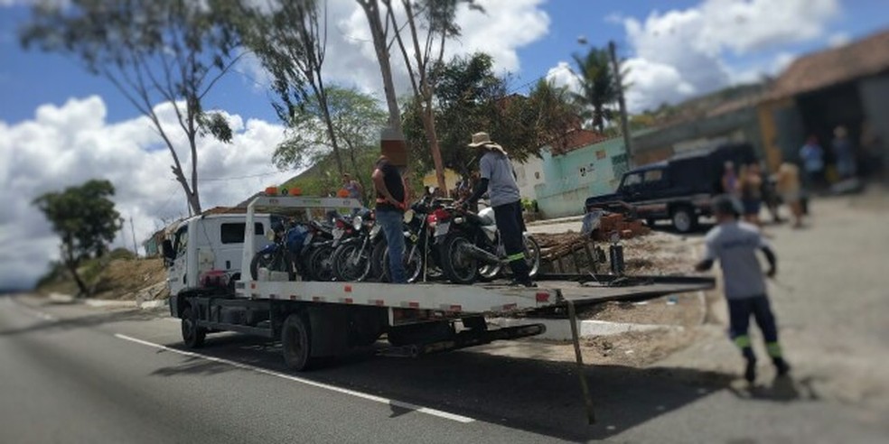 VeÃ­culos irregulares foram apreendidos durante a OperaÃ§Ã£o Rodovia no Agreste e Mata Sul  â Foto: PRF/DivulgaÃ§Ã£o