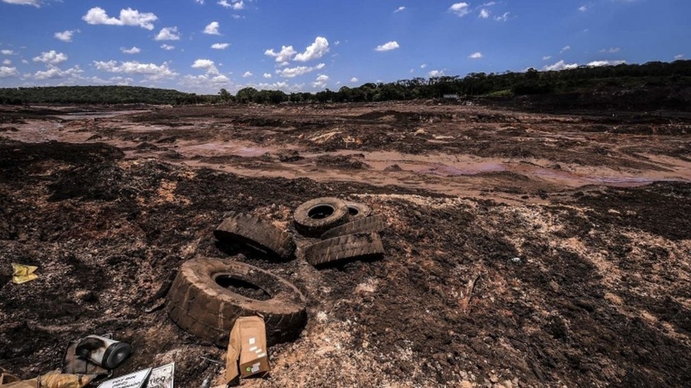 Moradores de diferentes bairros de Brumadinho são unânimes em afirmar que as sirenes de alerta não tocaram no dia da tragédia — Foto: EPA