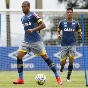 Edimar volta de suspensão e tem lugar garantido no jogo contra Chapecoense