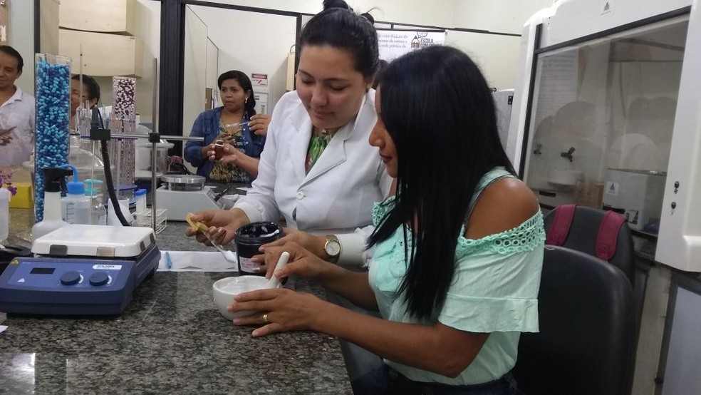 Agentes Comunitários de Saúde durante aula prática que ocorreu na Ufopa na sexta-feira (25) — Foto: Bruna Jaqueline Nobre/ G1