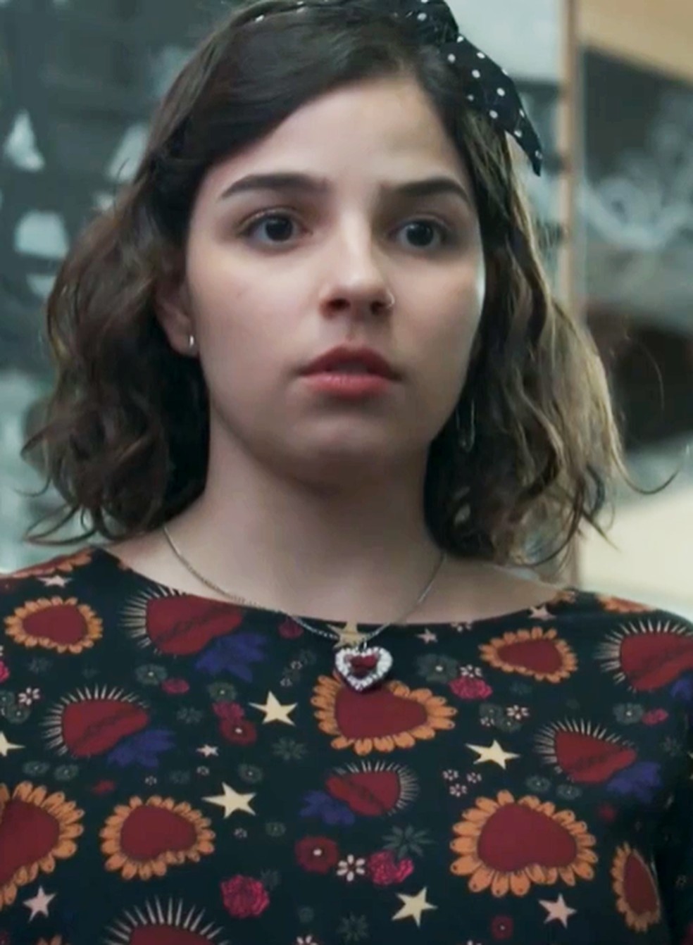 Keyla (Gabriela Medvedovski) é surpreendida por K1 (Talita Younan) em 'Malhação - Viva a Diferença' — Foto: Globo