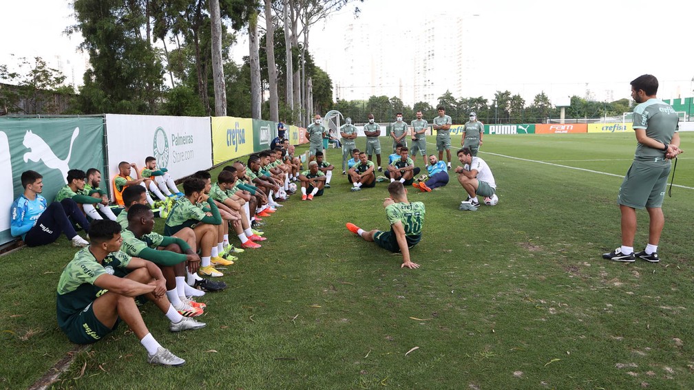 Indefinição por atacantes e uma reposição: veja como Abel reencontra o Palmeiras após período de férias
