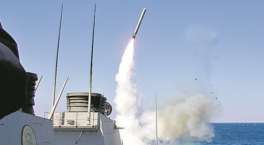 Lançamento do míssil de longo alcance Tomahawk em 2003, na guerra do Iraque