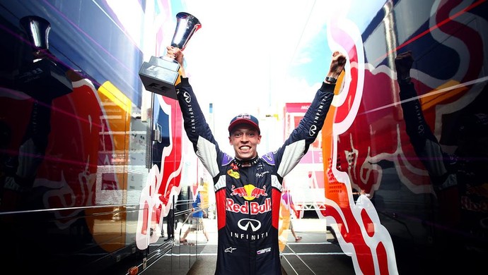 Daniil Kvyat comemora 2º lugar no GP da Hungria (Foto: Divulgação)