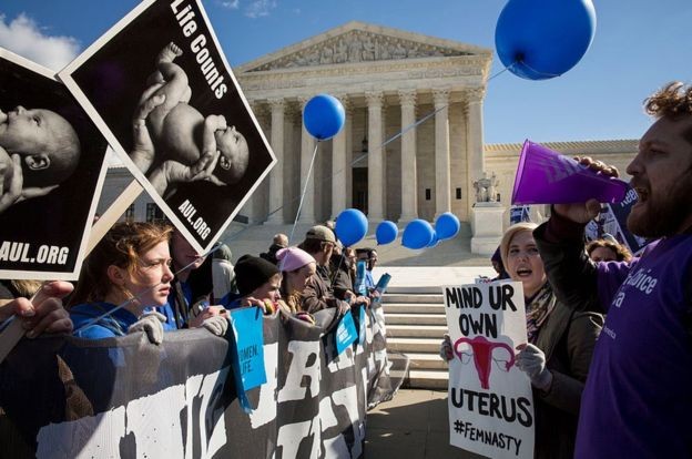 BBC: Protestos a favor e contra o aborto se intensificaram nos últimos anos nos Estados Unidos (Foto: GETTY IMAGES VIA BBC)