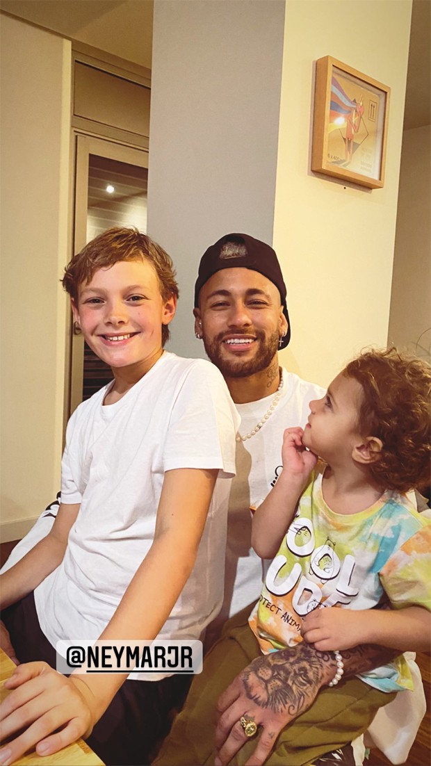 Neymar e Valentin, filho de Carol Dantas e Vinícius Martinez (Foto: Reprodução / Instagram)