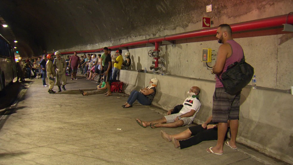 Acidente no Túnel Marcello Alencar deixou 51 feridos — Foto: Reprodução/TV Globo