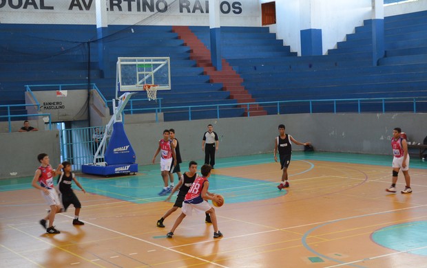 SEDU - Times de Basquete entram em quadra nos Jogos Escolares da