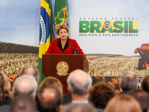 Dilma discursa durante lançamento do plano de financiamento para a safra 2013/2014 (Foto: Roberto Stuckert Filho/PR)