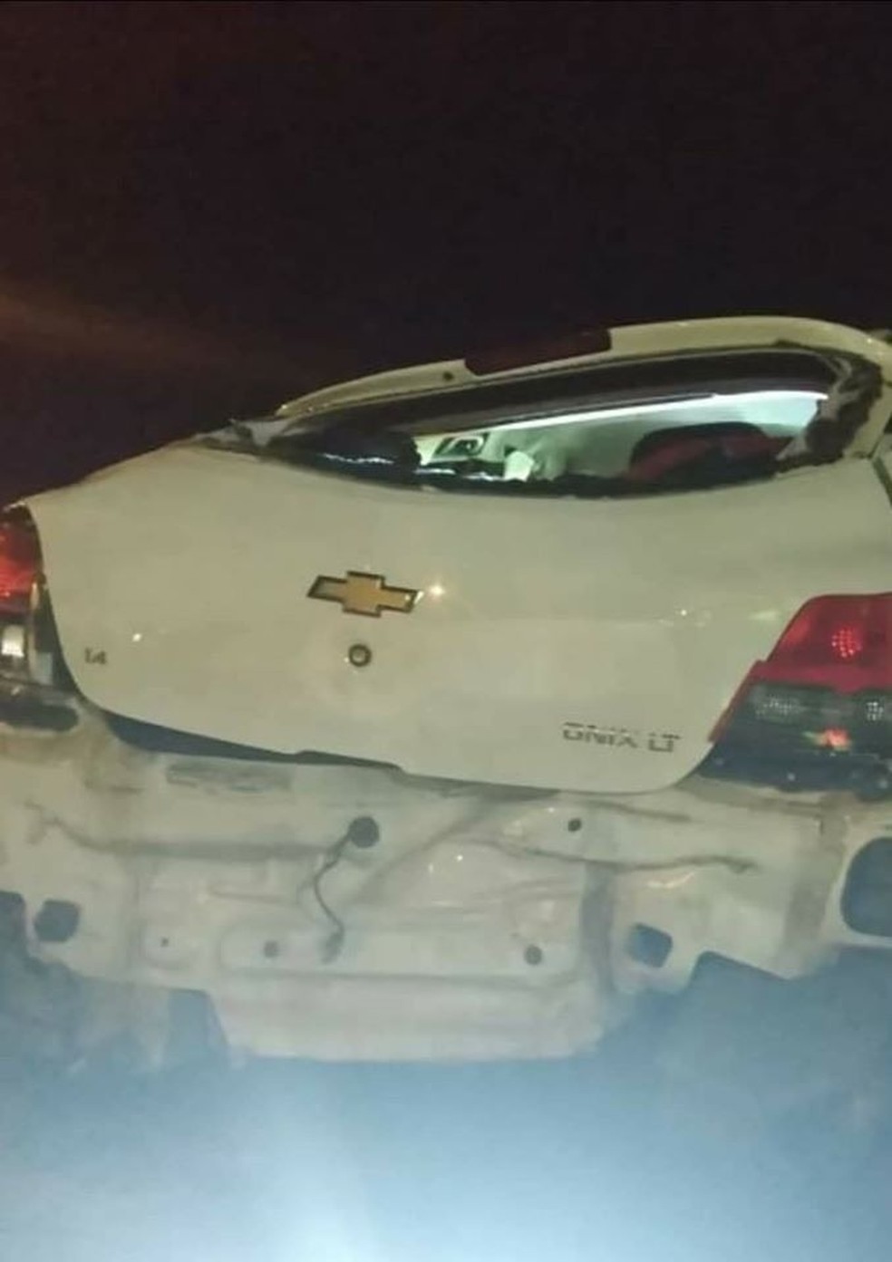 Carro capotou e uma pessoa morreu na vicinal que liga Mineiros do Tietê a Barra Bonita — Foto: Arquivo pessoal 