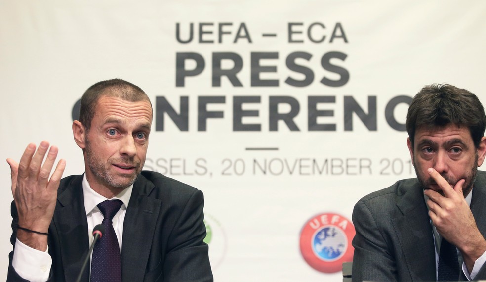 Aleksander Ceferin, presidente da Uefa, e Andrea Agnelli, presidente da ECA, em entrevista coletiva em novembro passado: impasse — Foto: REUTERS/Francois Walschaerts