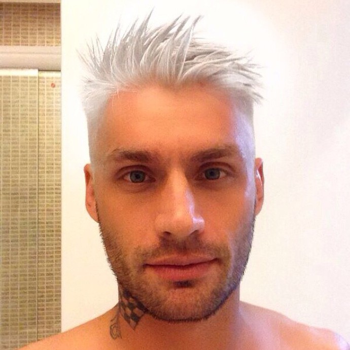 Rafael Sobis pinta cabelo fluminense (Foto: Reprodução) Rafael Sobis pinta cabelo fluminense (Foto: Reprodução)