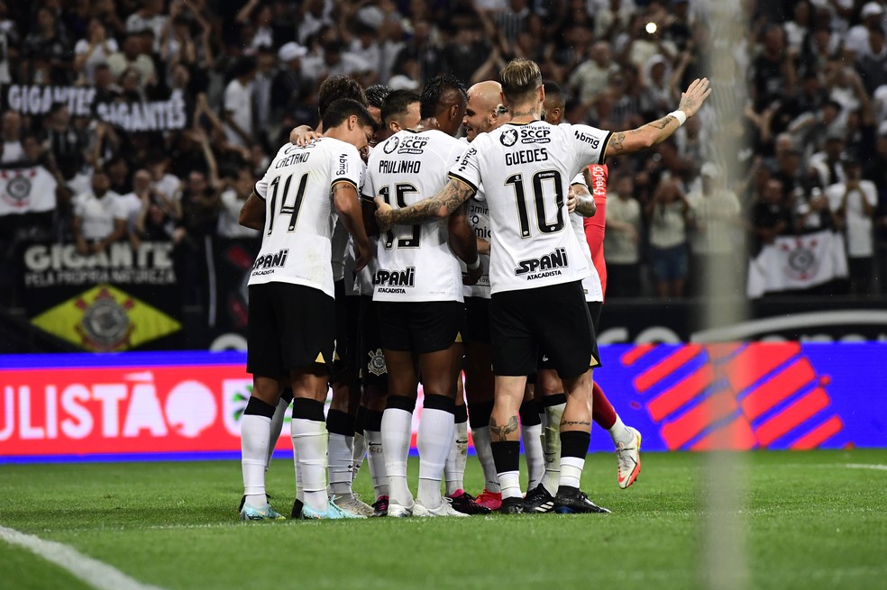 Análise: Corinthians chega às quartas de final maduro, com mais opções e candidato ao título