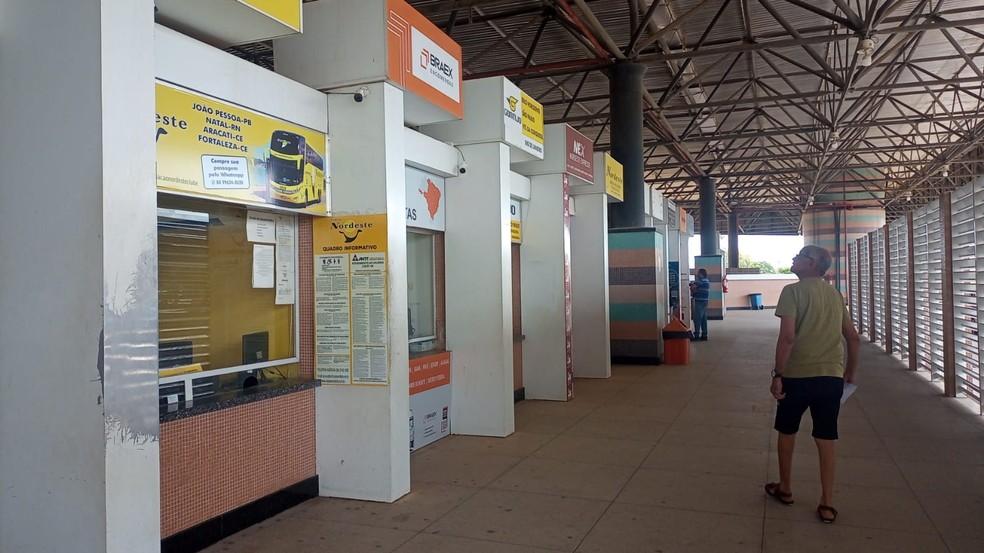 Passageiro na rodoviária de Mossoró, no Oeste potiguar — Foto: Ayrton Silva/Inter TV Costa Branca