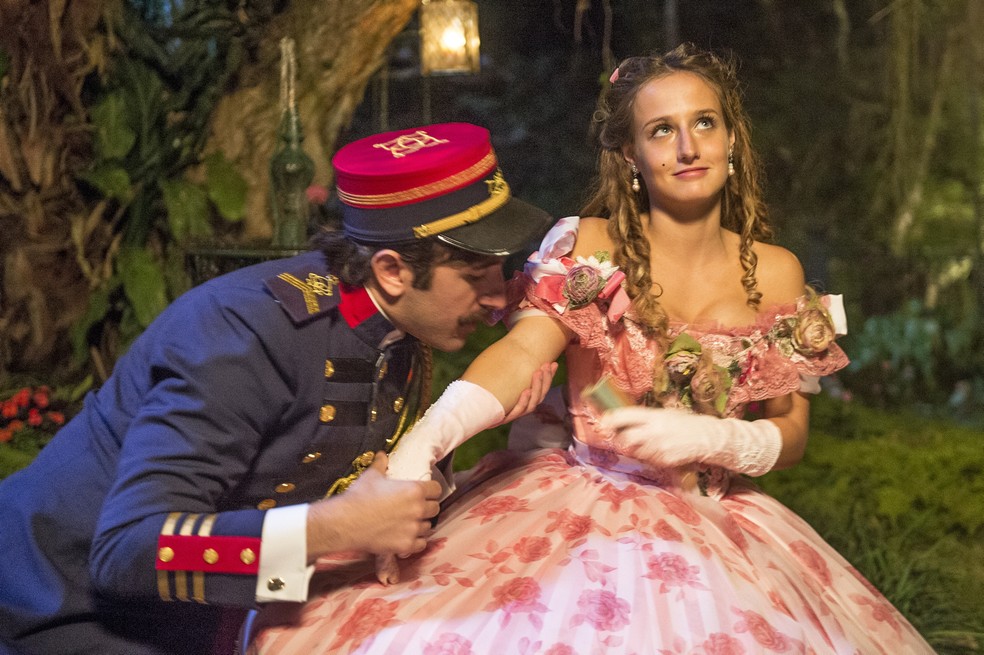 Em Orgulho E Paixao Personagem De Bruna Griphao Paquera Rapaz E Engana A Mae Vem Por Ai Gshow