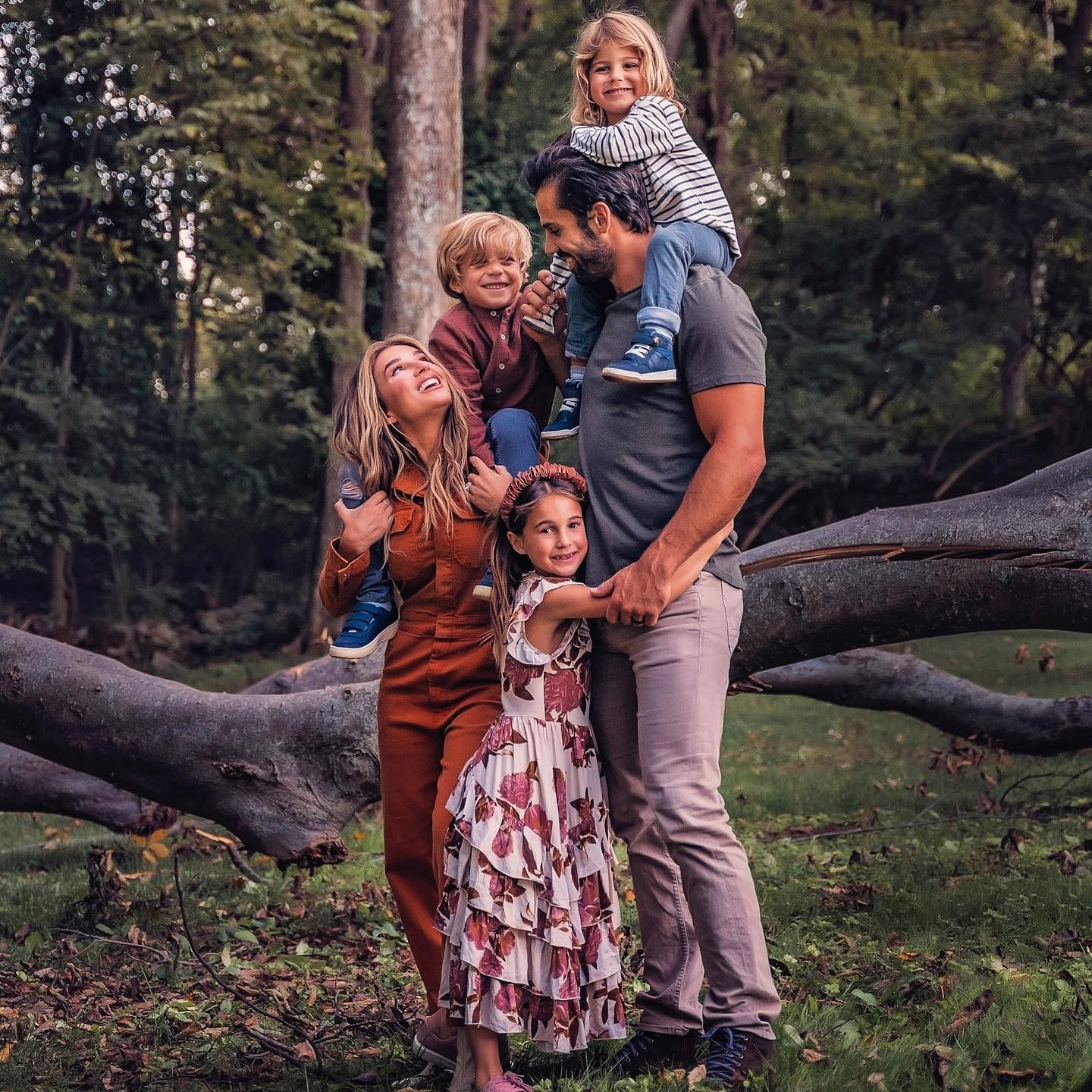 Jessie James e Eric Decker são pais de Forrest, Vivianne e Eric Thomas (Foto: Reprodução / Instagram)