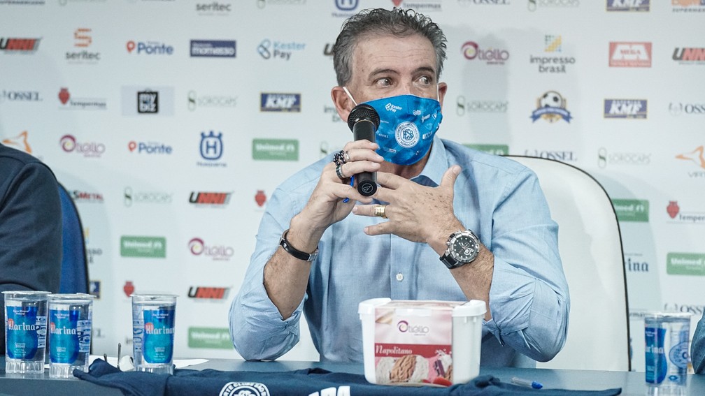 Paulo Roberto Santos é apresentado como técnico do São Bento — Foto: Neto Bonvino/EC São Bento