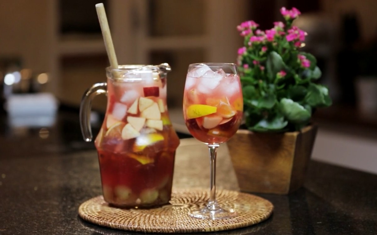 Drink de ano novo aprenda a fazer sangria de vinho tinto Cozinha