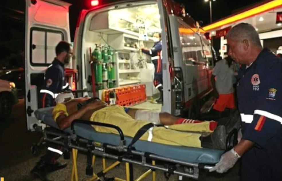 Samu socorreu vítima atingida com cinco disparos (Foto: Divulgação/PM)
