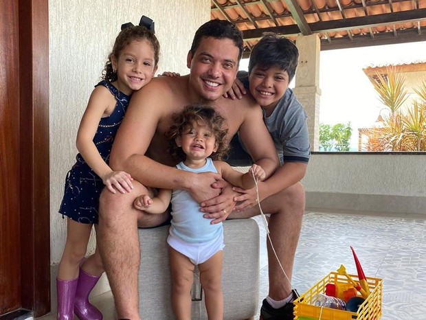 Wesley Safadão e filhos (Foto: Reprodução/Instagram)