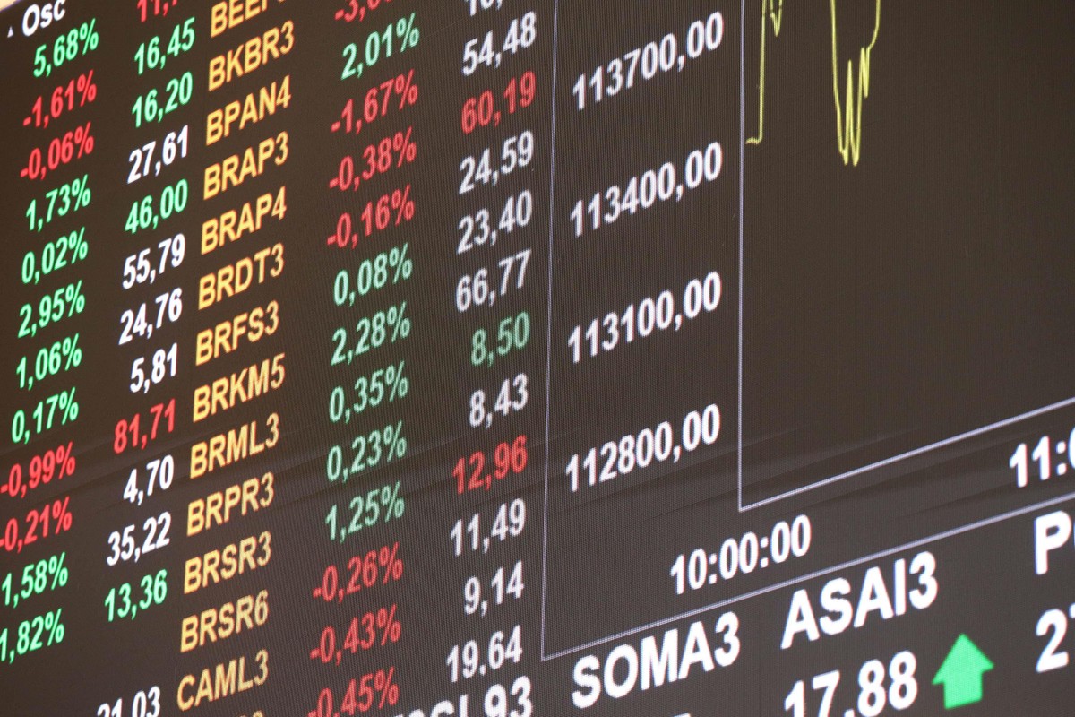 Bovespa abre o mês em alta após  queda de 6,74% em outubro