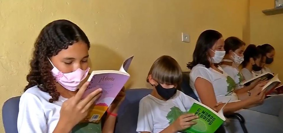 Livros recebidos serão disponibilizados na biblioteca do Instituto no interior do Ceará. — Foto: Reprodução