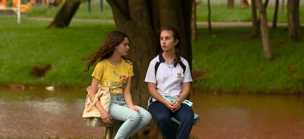 Amigas se uniram para ensinar voluntariamente aulas de inglês para jovens carentes em Engenheiro Coelho — Foto: Reprodução/EPTV