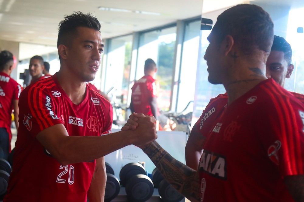 Fla tem desafios fora de campo para contar com Guerrero e Uribe