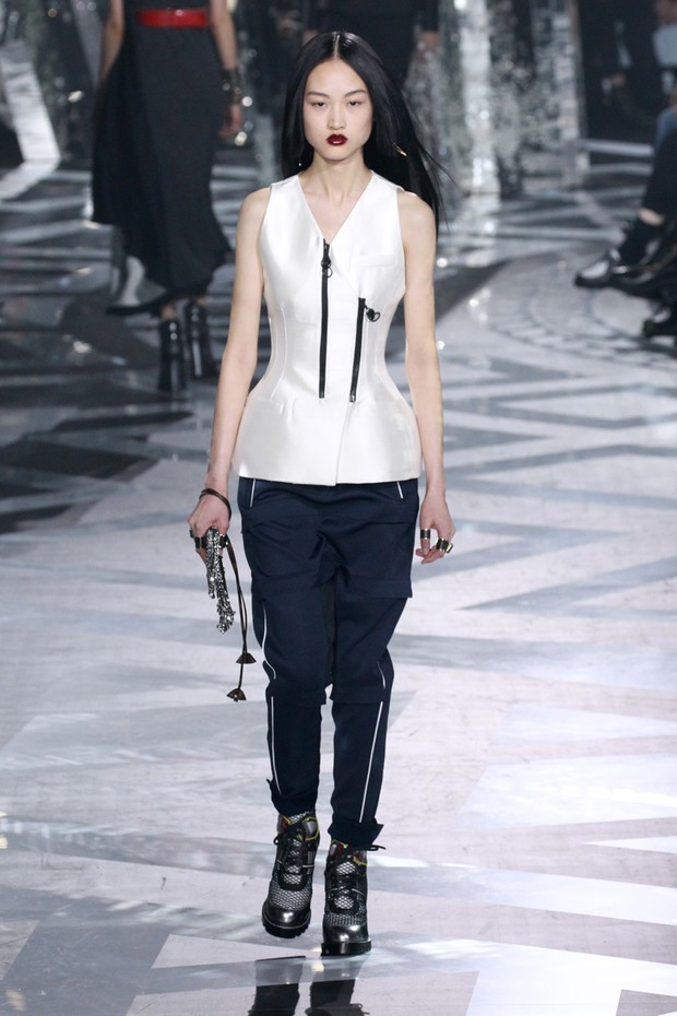 #SuzyPFW Louis Vuitton: Awash With Modernity - Vogue | en