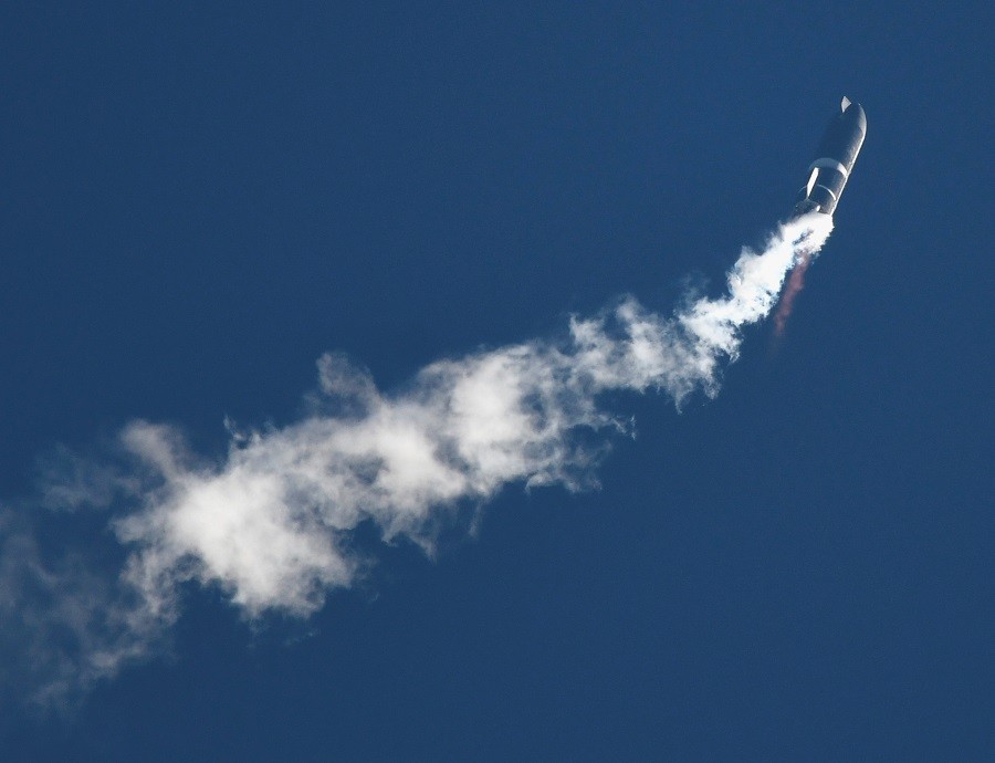 O foguete Starship SN8, da SpaceX, em voo no teste do início de dezembro de 2020REUTERS