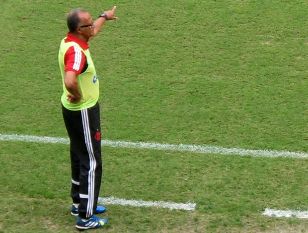 Dia de técnico: Jayme sofre calado e classifica time como nível médio