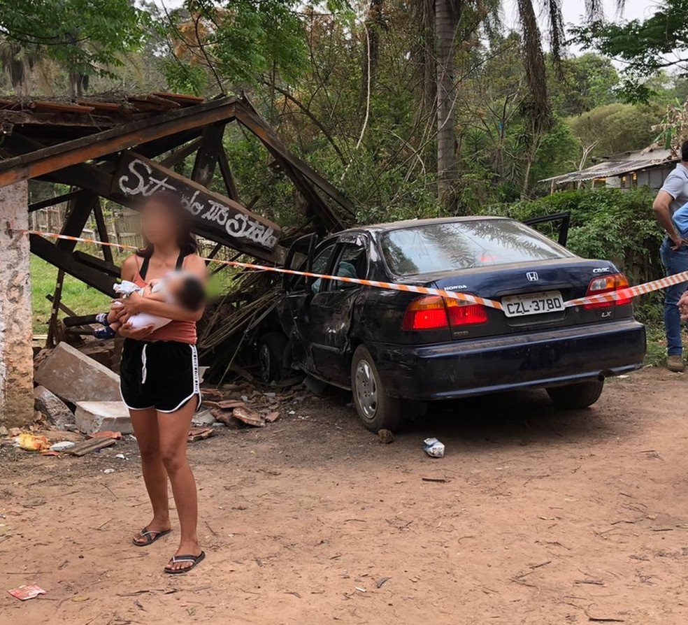 Motorista invadiu ponto de ônibus e matou criança e bebê em Campo Limpo Paulista — Foto: Fábio Linhares/TV TEM