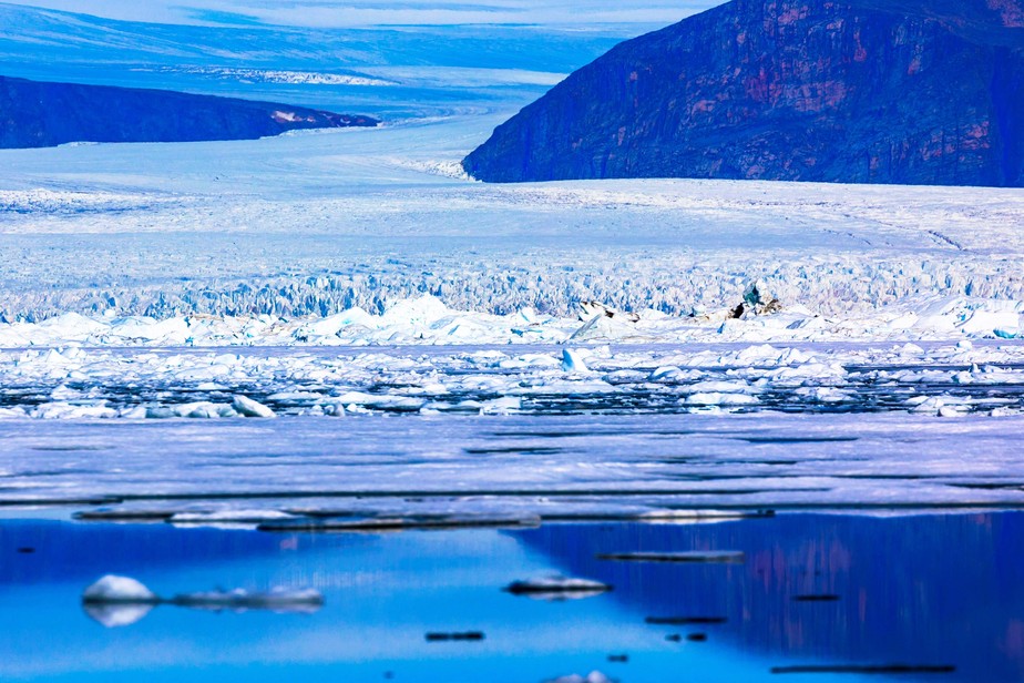 Icebergs são vistos perto da Baía de Baffin, perto de Pituffik, na Groenlândia