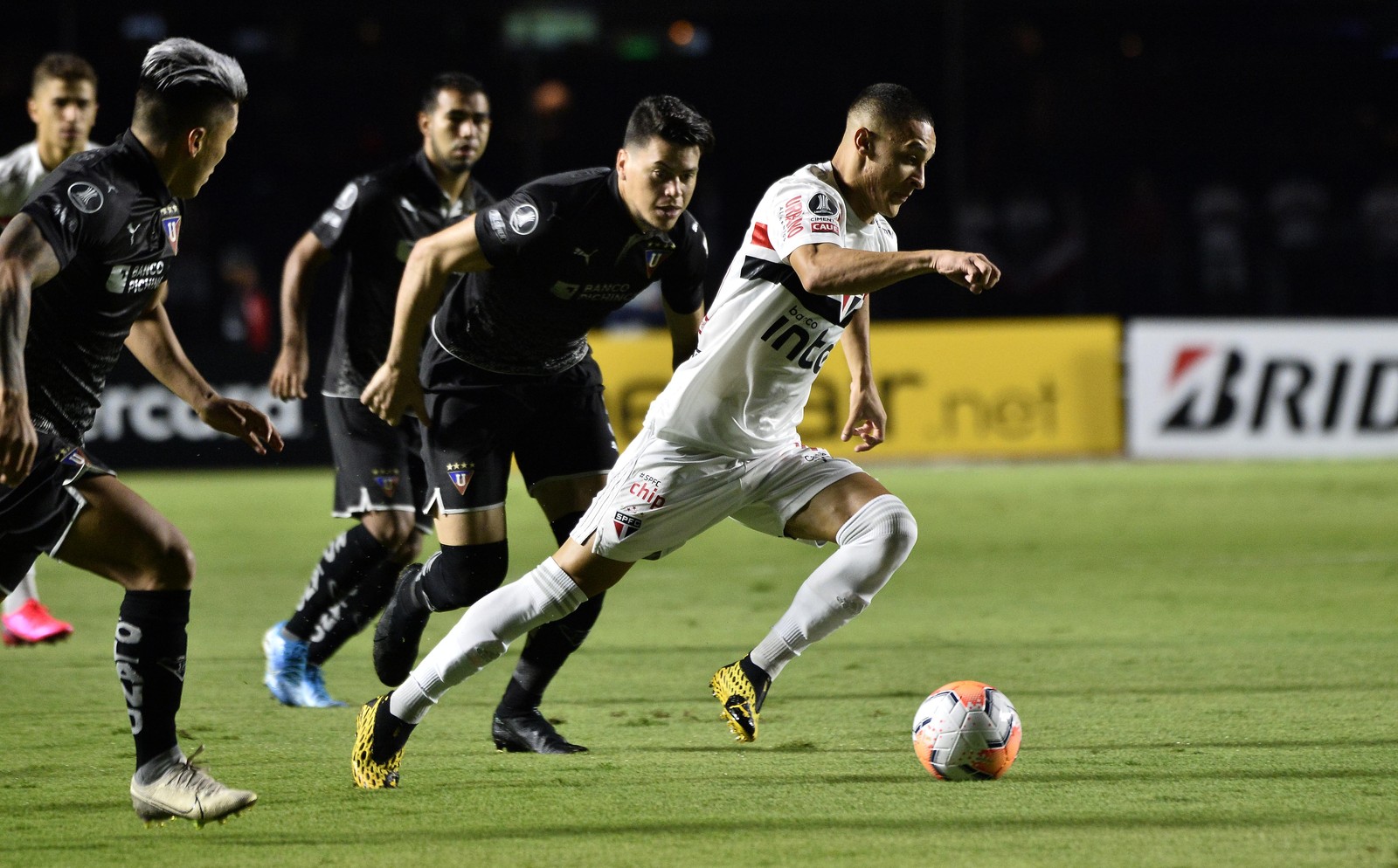 [COMENTE]: Qual jogador do Brasil, você gostaria como substituto de Antony? Atacante se despede em Julho