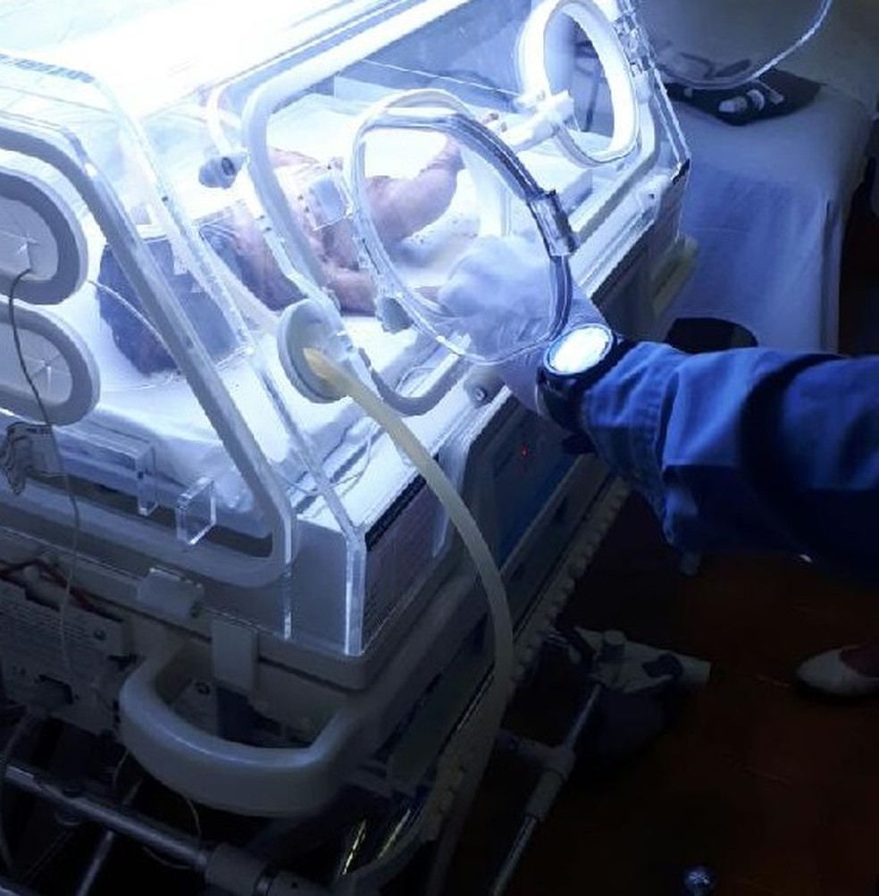 Ãndia recÃ©m-nascida sobreviveu ao ser enterrada por seis horas (Foto: PolÃ­cia Militar de MT)