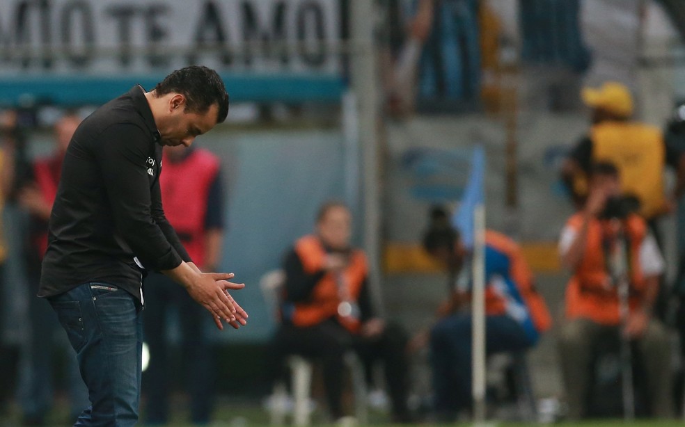 Jair Ventura lamenta a derrota para o Grêmio (Foto: Reuters)