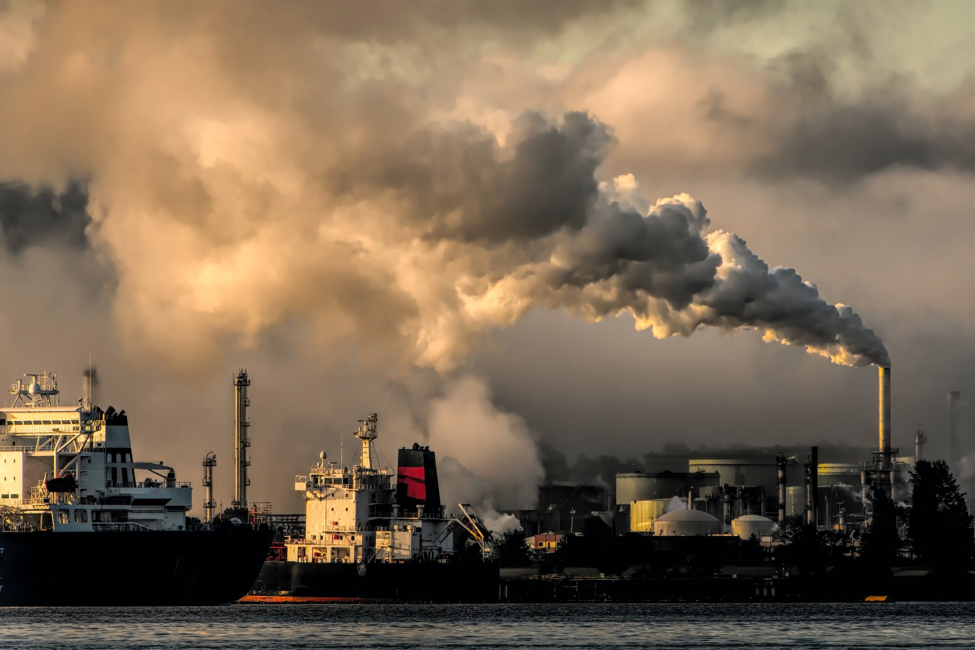 Nações precisam reduzir suas emissões de gases do efeito estufa em 43% até 2030 para cumprir Acordo de Paris (Foto: Chris LeBoutillier/Unsplash)