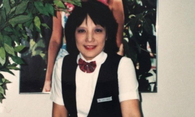 Elizabeth Airosa, no começo dos anos 1990, com o uniforme da American Airlines, onde trabalhava  (Foto: Acervo pessoal)