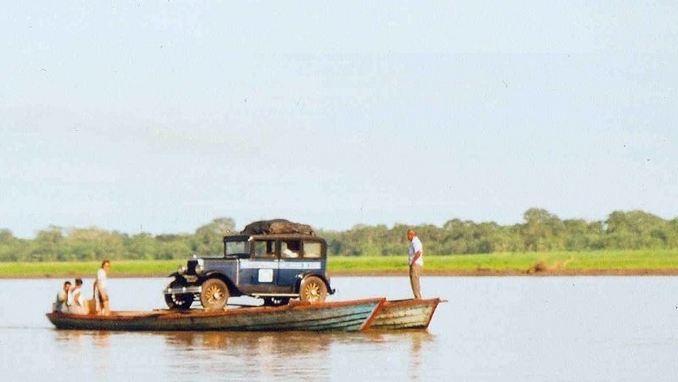Atravessando a Amazônia — Foto: Arquivo Pessoal via BBC