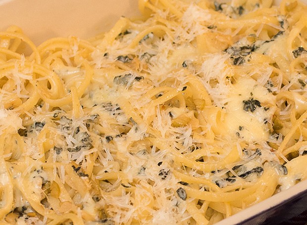 Receita de macarronada: talharim gratinado com gorgonzola e