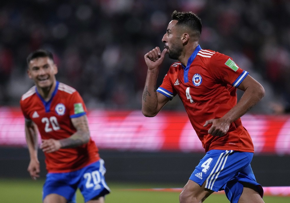 Isla gol Chile Paraguai — Foto: Esteban Felix/Reuters