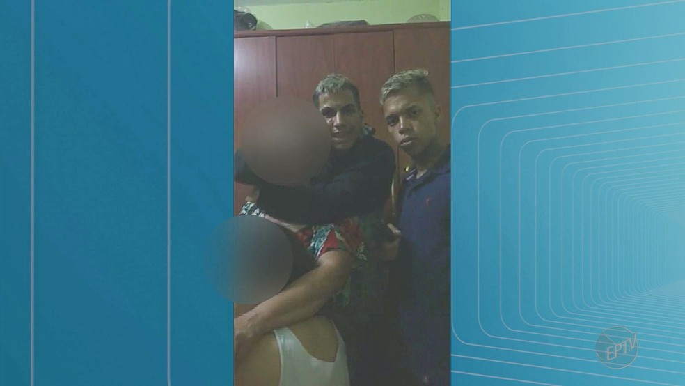 Jovens armados mantiveram família refém dentro do quarto da casa em Ribeirão Preto (Foto: Reprodução/EPTV)