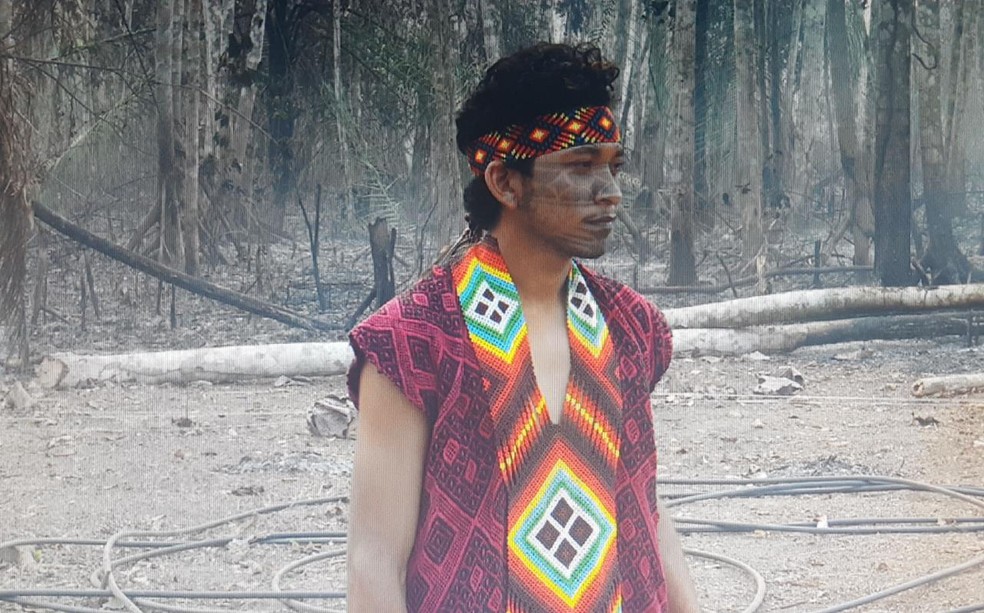  indígena Txana Slã Huni Kuin lamentou a situação  — Foto: Kelton Pinho/Rede Amazônica