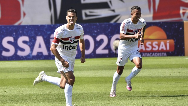 Hernanes comemora gol em São Paulo x Corinthians