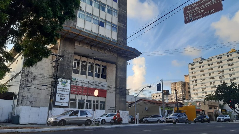 Secretaria de Estado da Saúde Pública (Sesap) no RN fachada prédio sede Natal — Foto: Sérgio Henrique Santos/Inter TV Cabugi