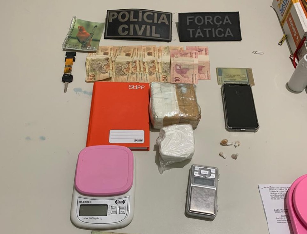 Material apreendido na casa do suspeito em Floriano — Foto: Divulgação/Polícia Civil