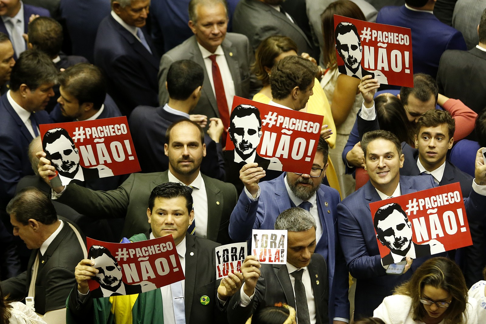 Deputados bolsonaristas protestam contra o atual presidente do Senado, Rodrigo Pacheco (PSD) — Foto: Cristiano Mariz/Agência O Globo