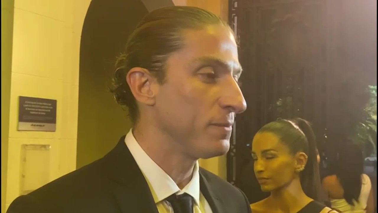 Filipe Lu&iacute;s fala sobre recupera&ccedil;&atilde;o de les&atilde;o e diz que come&ccedil;a a aprimorar parte f&iacute;sica