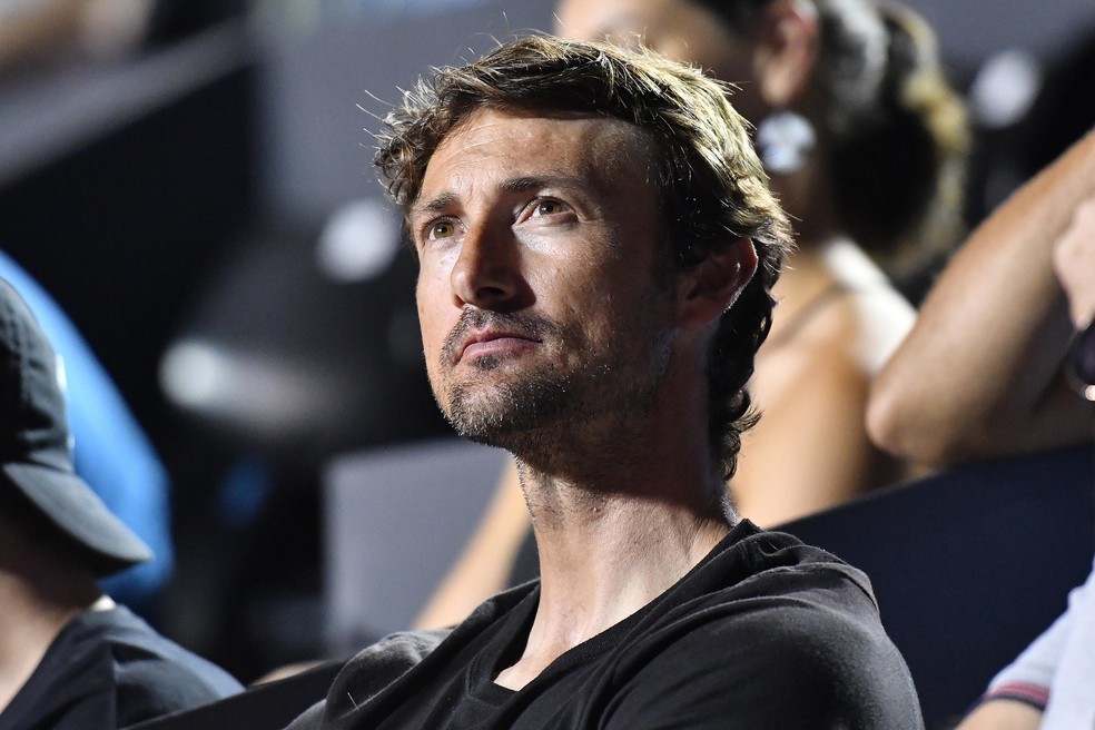 Juan Carlos Ferrero assiste à partida do pupilo Alcaraz — Foto: João Pires/Fotojump