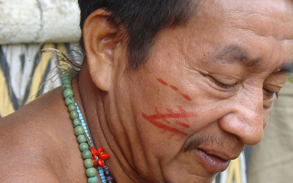 Higino, em fotografia de Aloisio Cabalzar, em sua comunidade Tuyuka em 2008 — Foto: Cortesia/Instituto Socioambiental